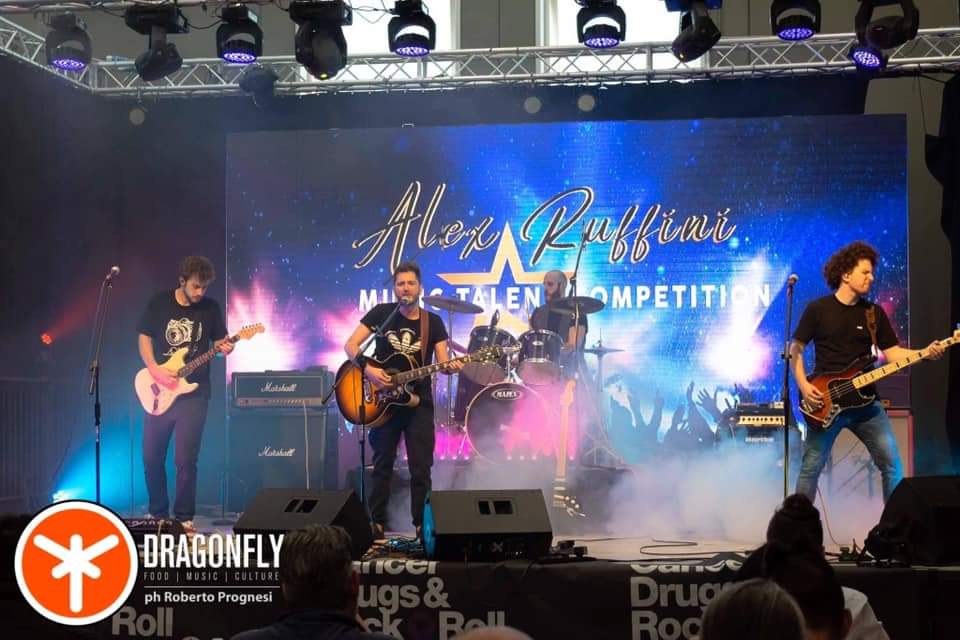 Outwave_band tweet media