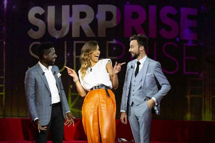 “Surprise sur Prise” de retour le 8 juillet sur France 2
coulisses-tv.fr/index.php/dive…
Parmi les nouvelles surprises, Arnaud Tsamère  Maeva Coucke piègent Claudio Capéo sur un circuit automobile et Florent Peyre va rendre fou Ahmed Sylla en voiture et Elodie Frégé va être mise à etc...