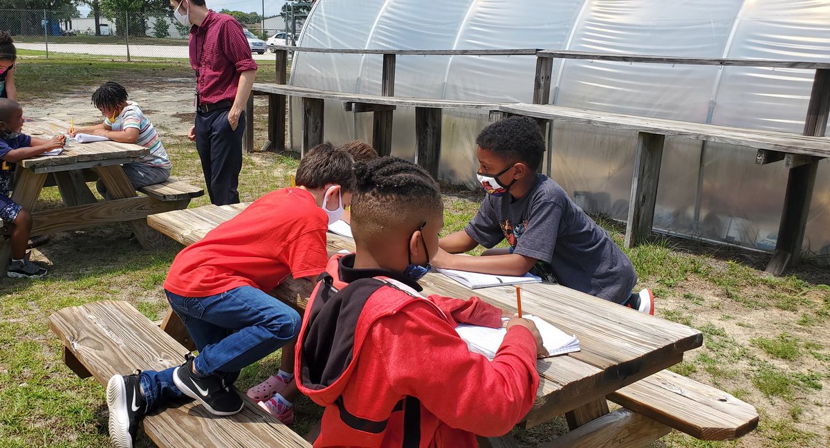 angelenaowens07's tweet image. CCS RISE 2021 at Cashwell Taking science outside of the   classroom and  providing  first-hand experiences  that allow students to observe and write about  science taking place in the real world! @DariusBGillesp @SuzanneDavies @CCSElemEd @CumberlandCoSch #ccsrise2021
