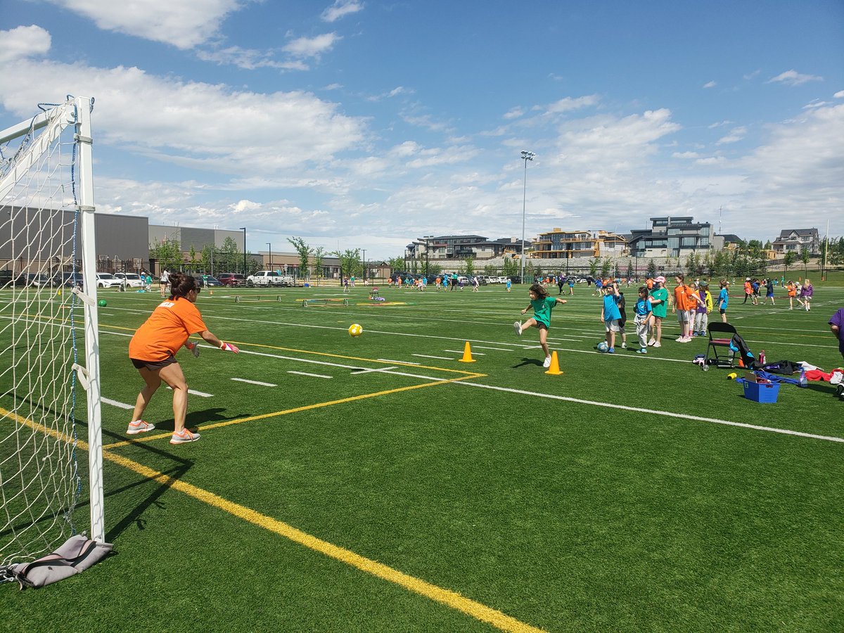 It was windy but the rain never came. Lot's of excited students in Rundle Primary! What a great Sports Day! #endofyearcelebration #WeAreRundle <a href="/rundlecollege/">Rundle Schools</a>