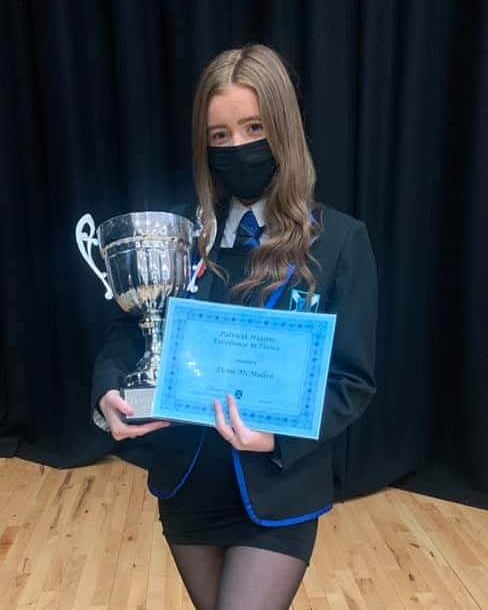 epicelementz's tweet photo. Check out this superstar 🌟 A massive congrats to our Subzero and Urban Legacy girl Demi winning the Patricia Higgins Dance Award for @CalderheadHS . We are all so proud of you Demi, especially your two auld coaches 💕 #teamepic #proudcoachmoment https://t.co/Df2h8NM76f https://t.co/Jw9uvmlfjG