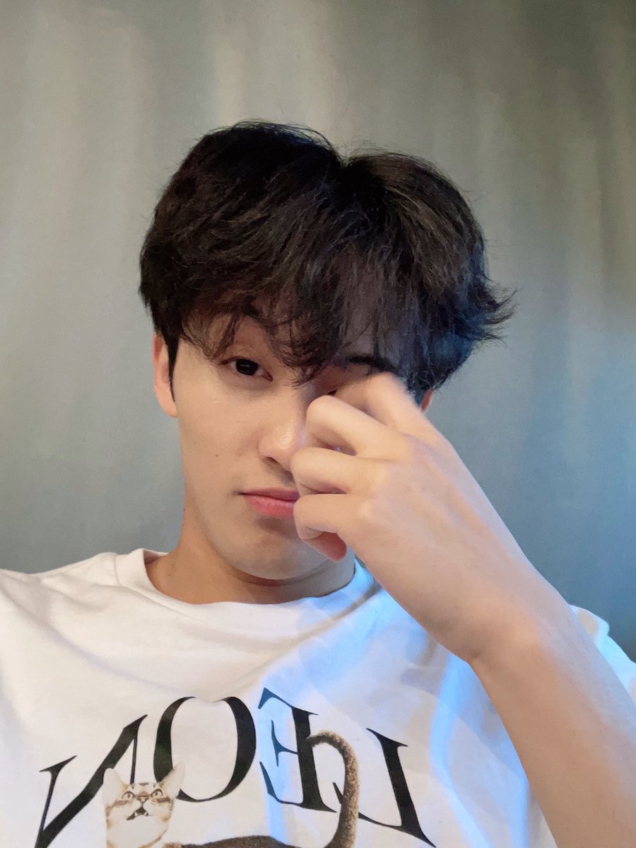 อะไรเข้าตาก็ไม่รู้ มาดูให้หน่อยครับ