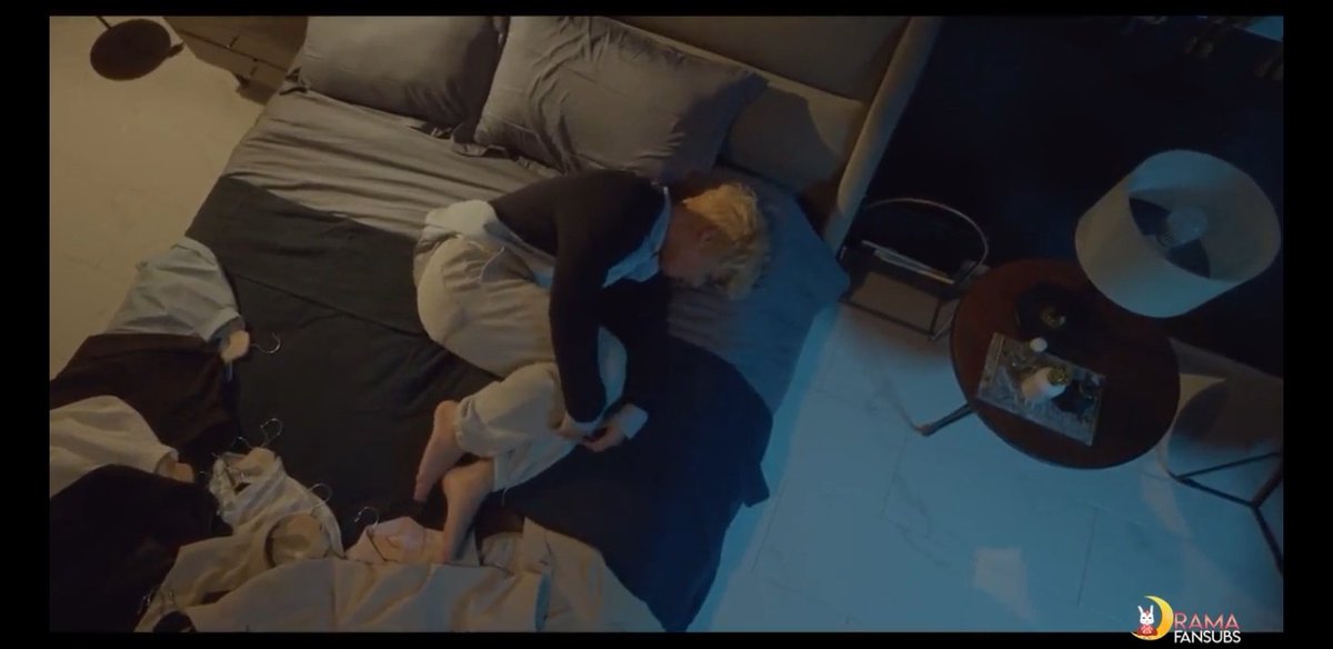 _KahOliver_'s tweet image. Jihoon vai entregar atuação aqui 👏🏾
O personagem dele cresceu numa família tóxica e usa uma máscara pra fingir que tá tudo bem. Vive sorrindo, tenta fazer "amizade" com todos em busca de suprir a falta de amor que tem 😭
#AtaDistanceSpringisGreen
#AtaDistanceSpringisGreenEp2