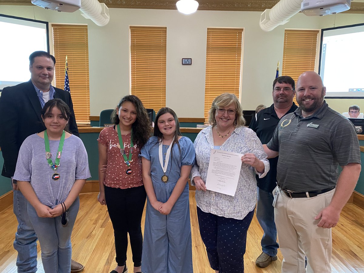 WaxahachieISD's tweet photo. UIL academic elementary coordinator for @hachiemarvin &amp; @WilemonSTEAM Glenna Reisner was recognized for the first place district championship in the fourth-grade overall academic meet for UIL. https://t.co/GjZi18yWMo