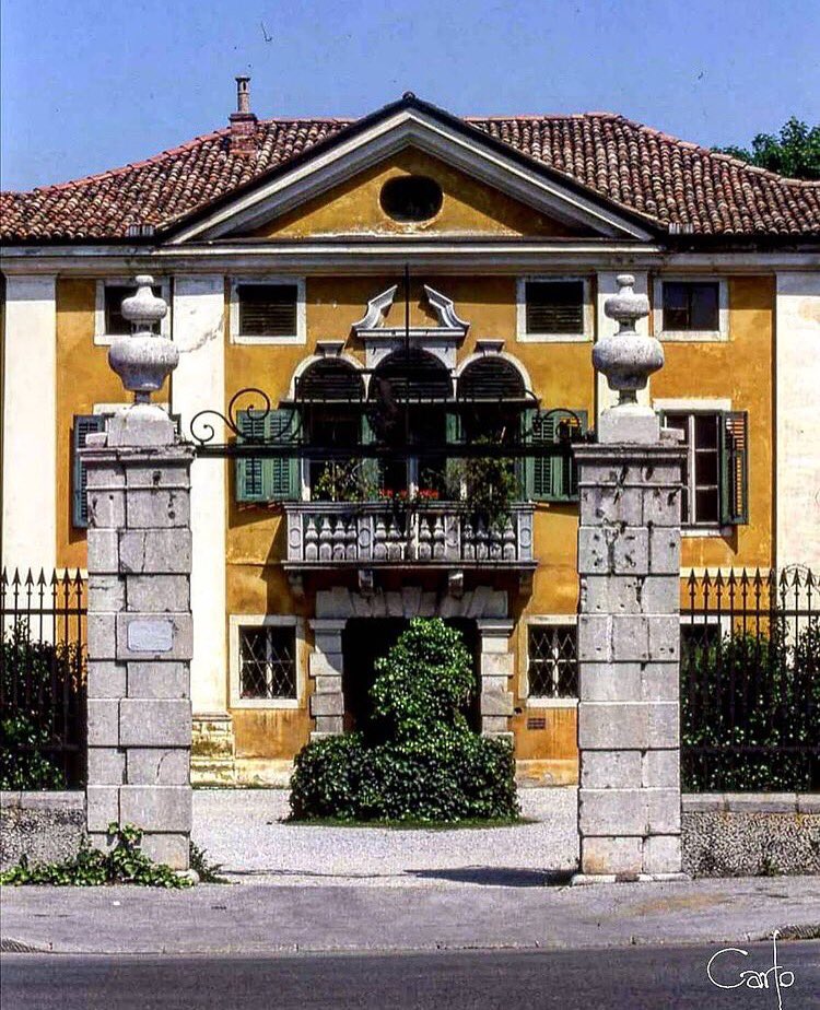 Sapete che #Gorizia è anche chiamata la Nizza Austriaca? Tanti sono gli edifici e i palazzi che la caratterizzano come questo fotografato da @carlo_photoolrac1 

#igersgo #igersfvg #goriziasegreta #friuliveneziagiulia 

instagram.com/p/CQJuaNRlUZ9/