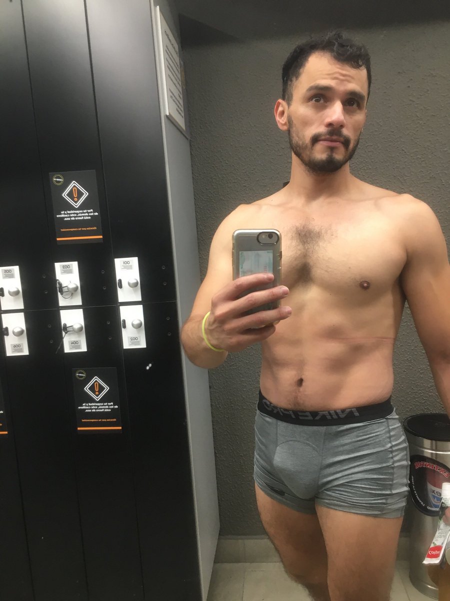 EmmanuelJM69's tweet photo. #smarfit #soltero #latino  Ya quite Grinder,😖 ya no es como antes que era sexo  y cogidas, ahora hay scort, venta de drogas y popper, psicopatas,  homofóbicos,  😩 cuídense chicos y sugieran  aplicaciones para ligar ☺️👋🏼. https://t.co/YE3Bc5QiCC
