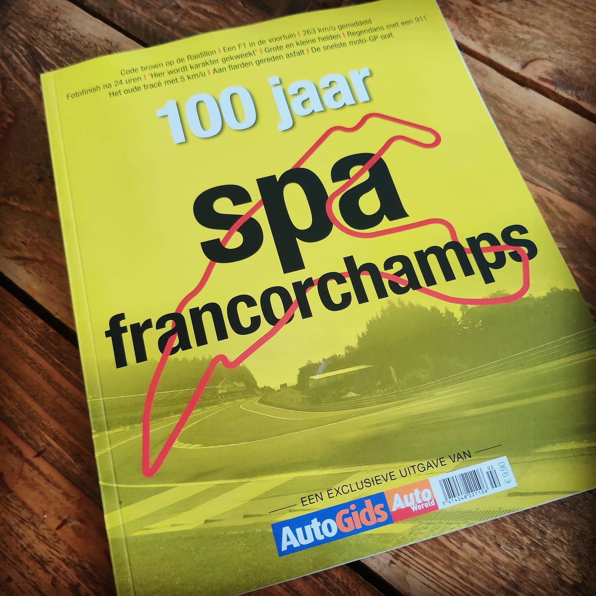 HansDierckx's tweet photo. Met veel liefde en zorg gemaakt, deze dikke extra editie over 100 jaar Spa-Francorchamps.

Sinds vandaag in de winkel, of hier te bestellen: https://t.co/QGJte5BxuY https://t.co/e1SUOy0ktC