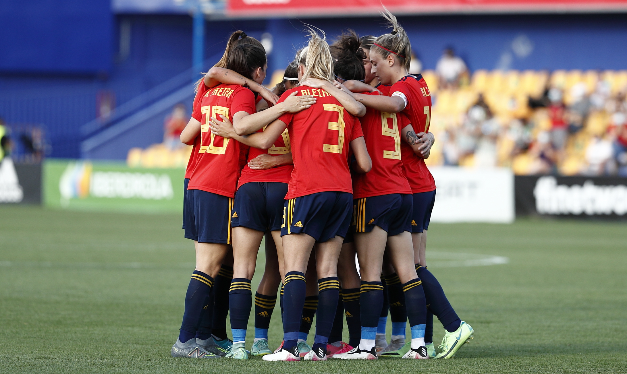 Selección Española Femenina de Fútbol on "📝 CRÓNICA I La Selección española femenina no conoce sus límites. 🇪🇸🆚🇩🇰 I 3-0 #JugarLucharYganar 🔗 https://t.co/ujIInTxkUs https://t.co/Swg8m1rMFm" / Twitter