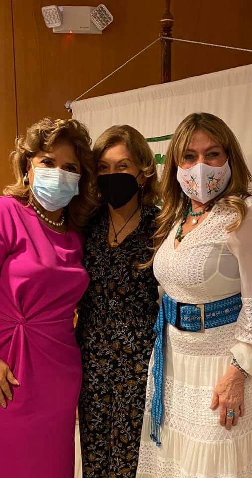 Hace unos días en Comité Ejecutivo de la Cámara de <a href="/Industriasgye/">Cámara de Industrias de Guayaquil</a> pude escuchar y compartir con estas dos ecuatorianas lideresas y ejemplo a seguir, <a href="/IsabelNoboaP/">Isabel Noboa Pontón</a> del <a href="/GrupoNobis/">Grupo Nobis</a>, e <a href="/ivonnebaki/">Ivonne A Baki</a> de <a href="/EmbajadaEcuUSA/">EmbajadaECUenUSA</a>.

¡El talento no tiene género, tiene méritos!