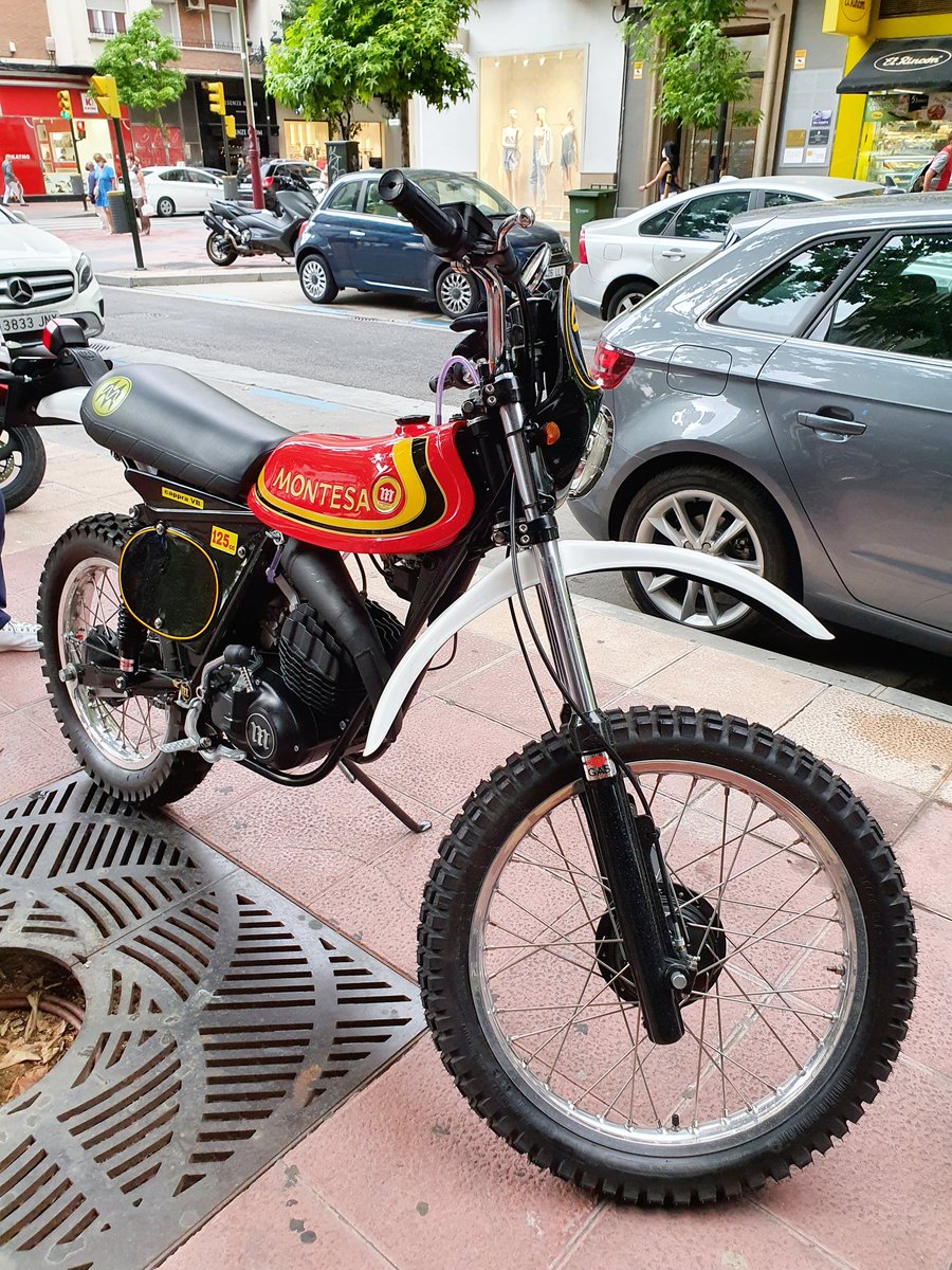 ramonruizd's tweet photo. 💎💎 Vista esta tarde en #zaragoza #motocicleta #montesa #cappra #vb 125 c.c. 🏍 💨👌👌👏👏🎩🎩 https://t.co/FqjmVc73Aa