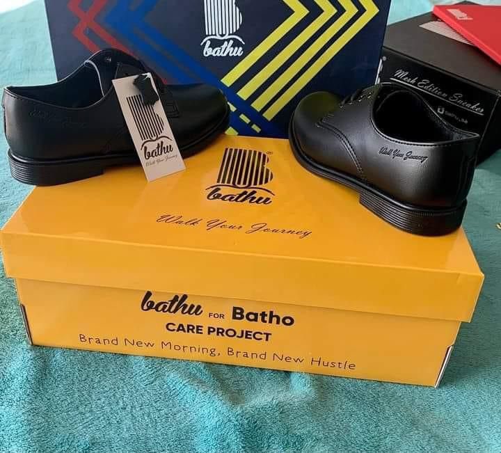theo_baloyi01's tweet image. Happy to announce our CSI project #Bathu for Batho care project❤️🙏🏿💫.
This is a passion project for us , We are because of the people❤️
We want to”Walk The Journey” with our future leaders 💫 by donating 1 000 000 pairs over the next 10 years .
NB: The shoes are not for sale