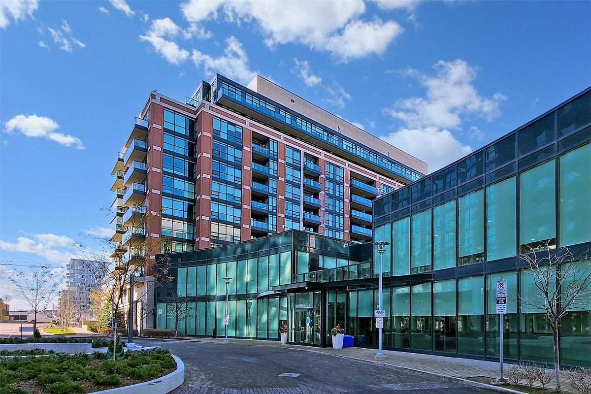 Check out this home! Welcome to Gramercy Park Condos. This large, bright, and spacious 1 bedroom plus den unit overlooks a spectacular courtyard. Over 700 square feet of living space. Offers a spacious den/office with large windows .. haroon-iqbal.cb1.so/ptqzdc