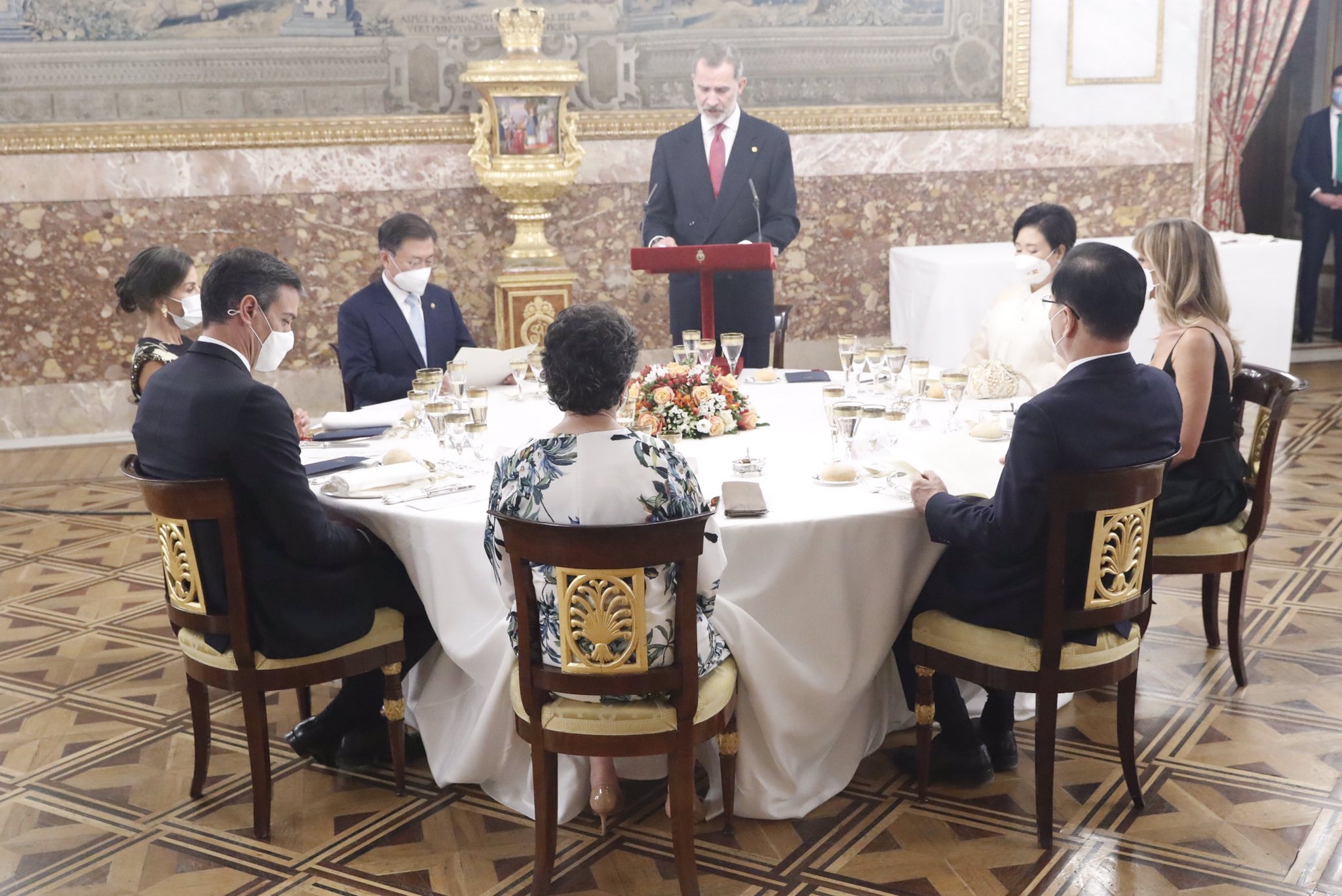  Visita de Estado del Presidente de la República de Corea Moon Jae-In y esposa - Página 2 E38n151WUAQ0PW4?format=jpg&name=large