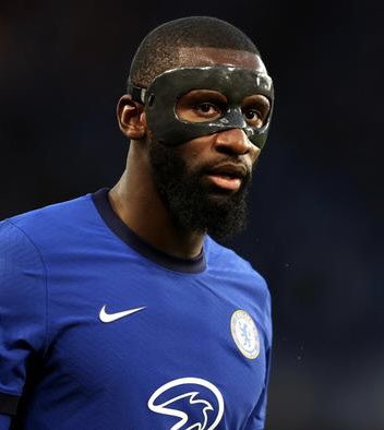 GntNath's tweet photo. Je dis pas que c’est là même personne, mais on les a jamais vu au même endroit au même moment …

#euro2020 #ALLFRA https://t.co/P8uUcIICVa