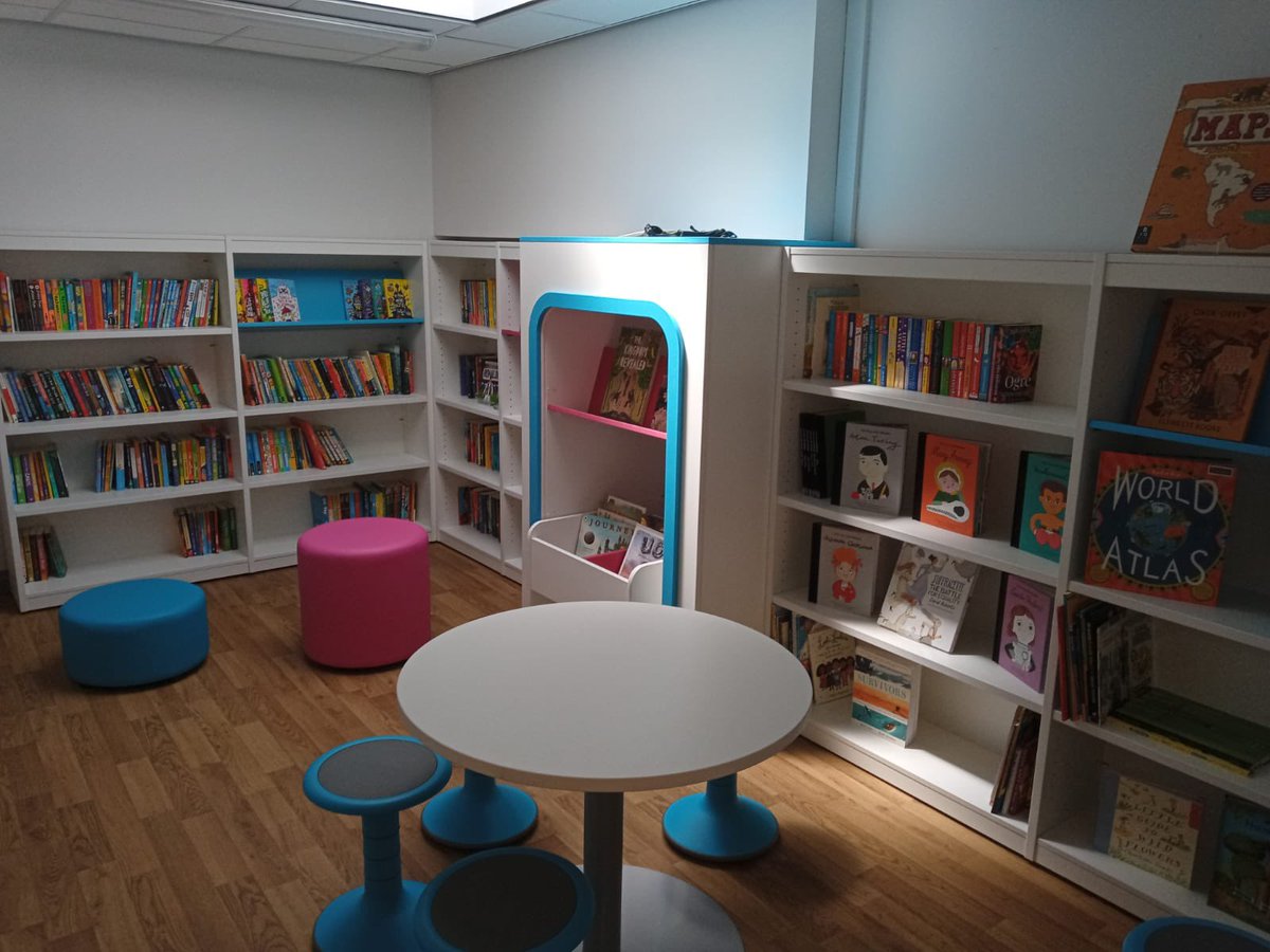 SaviourPrimary's tweet image. Super excited that our fabulous libraries are finished - thank you @Booktrust @CressidaCowell @UKLaureate #lifechanginglibraries #readingismagic