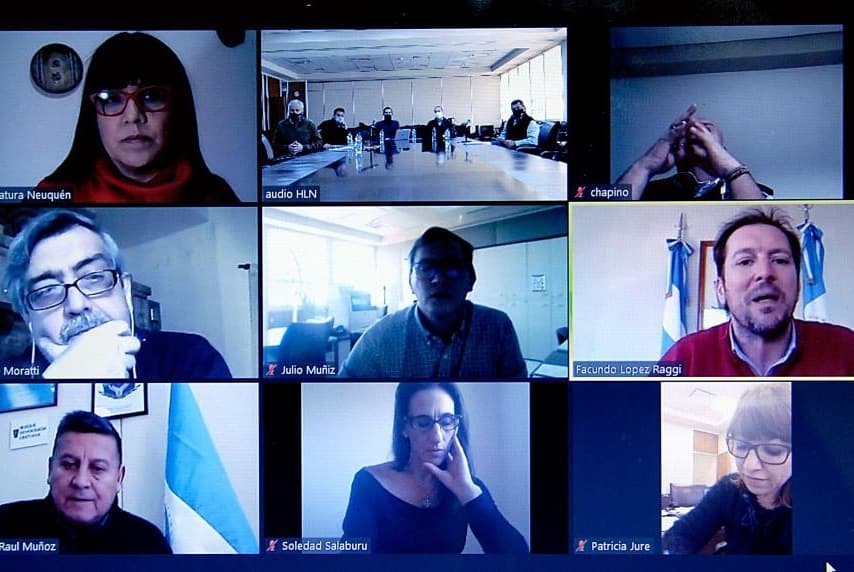 Javier_RiveroOK's tweet photo. Hoy en la #ComisionE de Produccion Industria y Comercion.
Recibimos al ministro de @SPnqn @FLR_NQN para iniciar el debate por el proyecto de ley enviado por el ejecutivo provincial, por el cual se crea el programa de Promoción de la Sanidad y Calidad Frutihortícola. https://t.co/W3vCXivBxu