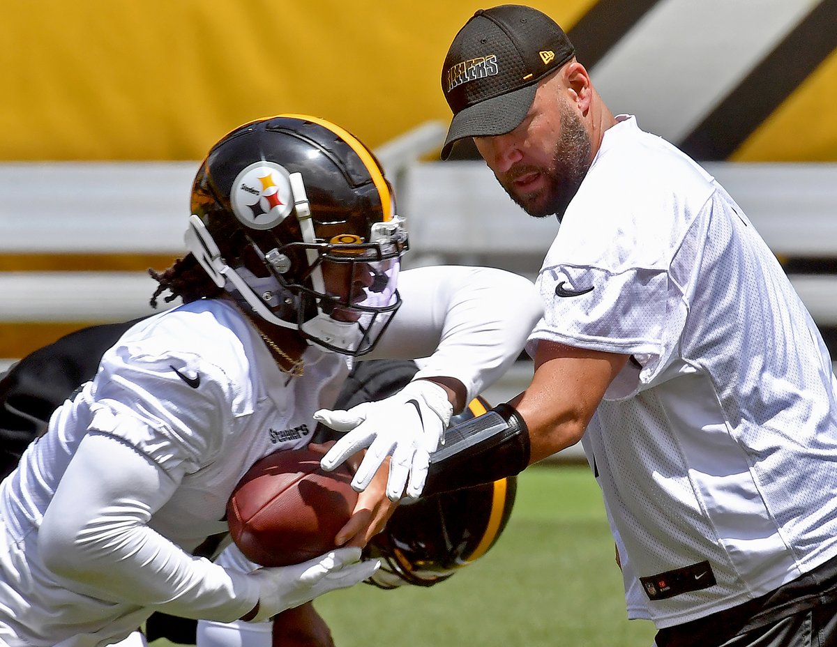 Matt Freed on Twitter: "Steelers quarterback Ben Roethlisberger hands off  to running back Najee Harris Tuesday during minicamp at Heinz Field.…  https://t.co/stuPTTXqhf"