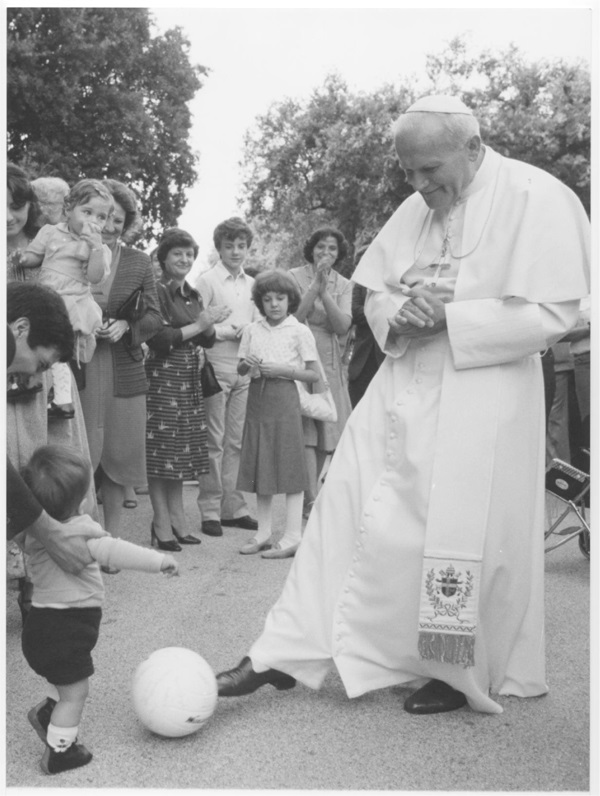 OfficialStatMan's tweet image. Pope John Paul II regularly played in goal for both his school and University and was described as having something of a "powerful build". Hitler's invasion of Poland in 1939 put an end to the pontiff's footballing career as he dedicated his life to the Catholic Church.