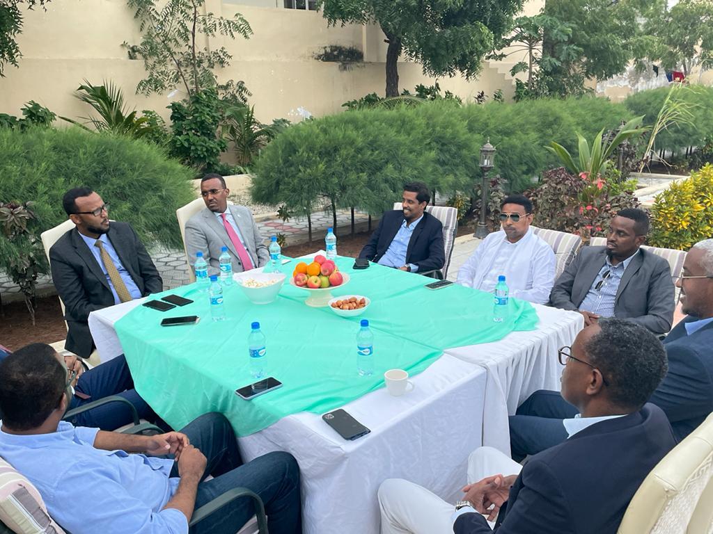 BREAKING: Per sources, former #Puntland presidential candidate Asad Diyaano is been fronted as a possible FGS presidential candidate by a group of pro-Farmajo ministers to challenge president Said Dani in the state’s federal parliamentary seats. https://t.co/fZypEnj9u9