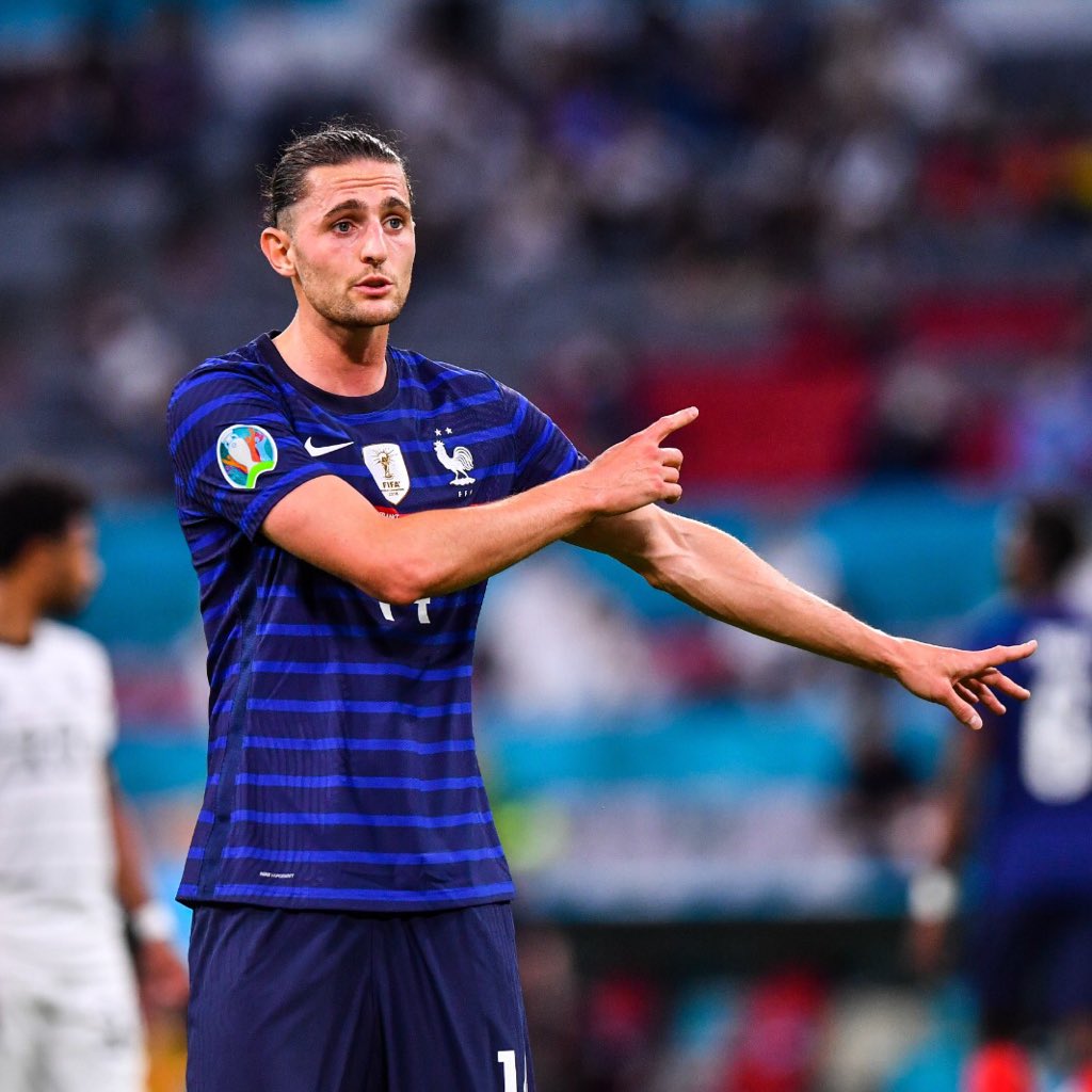 52’ Rabiot déborde côté gauche, rentre dans la surface et enchaîne par une frappe qui s’écrase sur le poteau ! 
🇫🇷1-0🇩🇪 #FRAALL #FiersdetreBleus