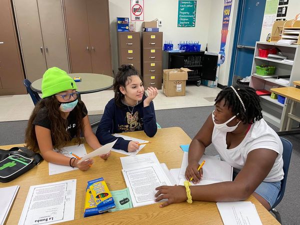 ApacheElem's tweet image. How’s your summer going? Mrs. Stueckrath’s students had fun completing the Stolen Mona Lisa Mystery Game this week! #awesomehappenshere #summerprogramming