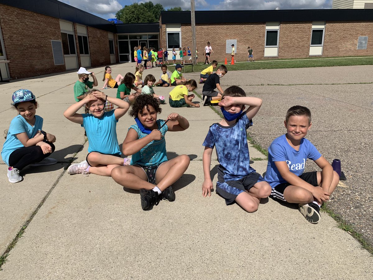 kedwardsedu's tweet photo. It was the most beautiful day for Field Day! We played so many games and had a blast cheering on our classmates! ❤️💙💚💛 https://t.co/p5ACNknH5s
