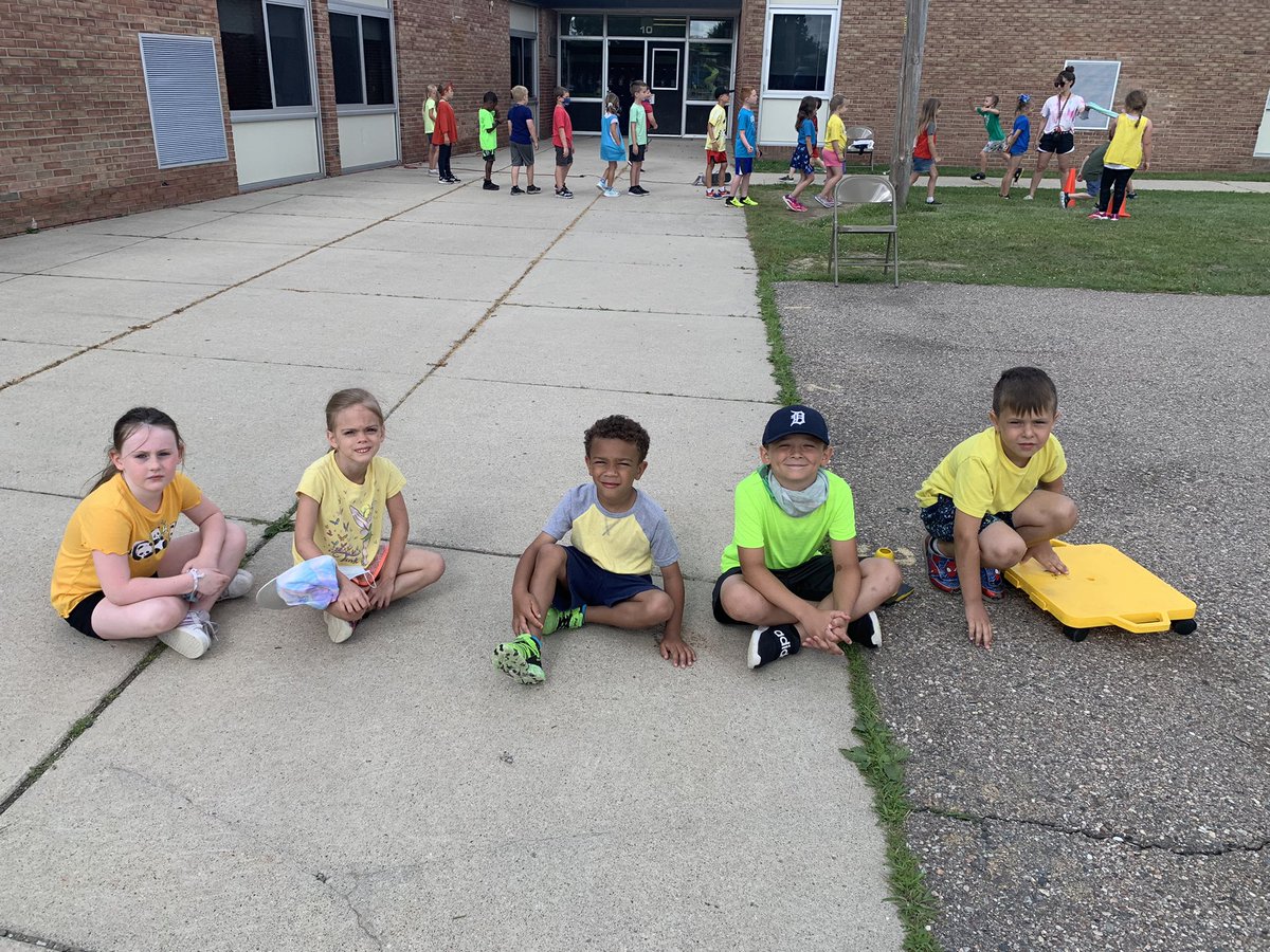It was the most beautiful day for Field Day! We played so many games and had a blast cheering on our classmates! ❤️💙💚💛