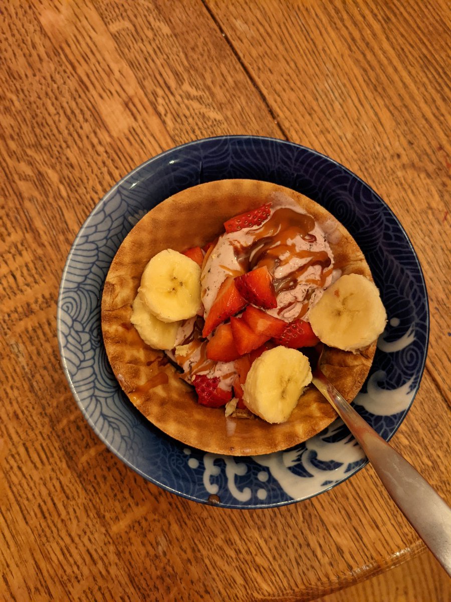 kimmab's tweet photo. Get you an academic conscience who awards ice cream when you say "no" to another service opportunity @ErinMWChambers @elizabethmunch https://t.co/5x53fEomdr