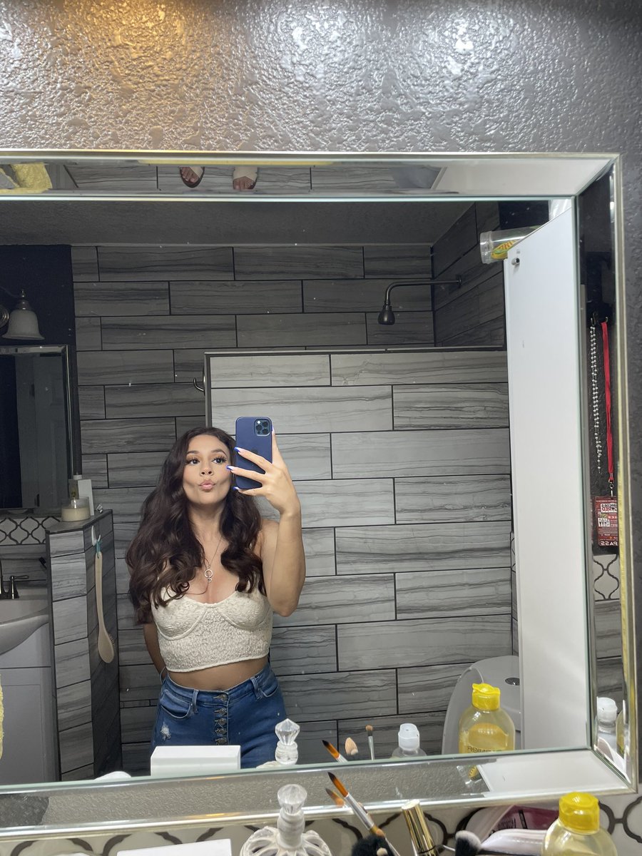 allie_herrera12's tweet photo. Only posting because I’m procrastinating my school work hehe https://t.co/yK71WwsUDP