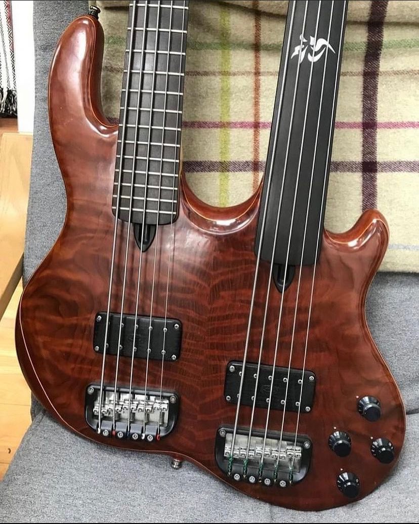 DarrellCBassist's tweet photo. Wow double trouble! #Walbass https://t.co/DCi7rYDKXV