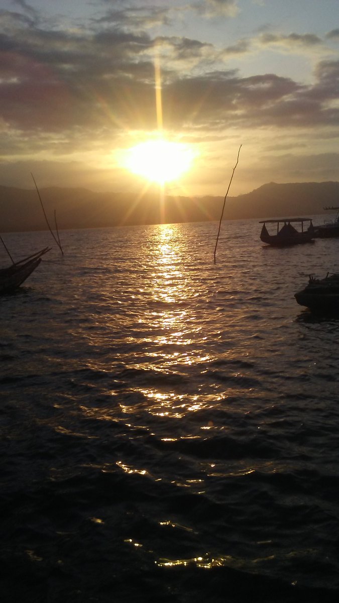 josephvergentz's tweet photo. Sunset👌
Près de chez moi !
Observation time 🖐️
#motivation
#inspiration
#nouvelle_idée
Haïti 🇭🇹🇭🇹🇭🇹
#Marrot #Balan #Morne_rouge #Plaine_du_Nord https://t.co/4nJ0gWGzAo