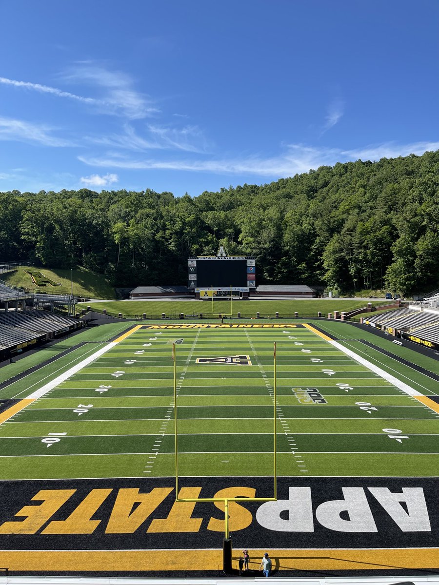 There’s no place like home! ⁦<a href="/AppState_FB/">App State Football</a>⁩ ⁦<a href="/appstatesports/">App State Athletics</a>⁩ ⁦@YOSEFCLUB⁩