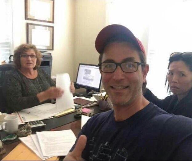 BINKYDABEST's tweet photo. just got a divorce #finallyfree #ileftthekids #nevermarry https://t.co/qOEXllWwru
