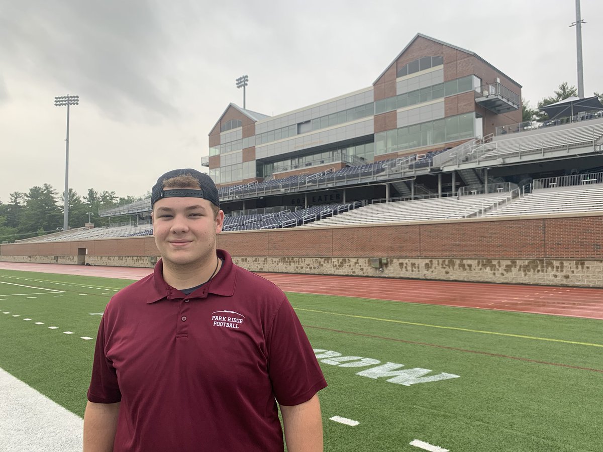 PatHuntVO's tweet image. Congratulations Kevin Hunt! Great things in front of you! @kevinhunt56 @prathleticassoc to The Park Ridge High School Fighting Owls @prowlsathletics @pr_owlsfootball #onceanowlalwaysanowl and now on to the U of New Hampshire 
@UofNH
@UNH_football best of luck and we Love you!!