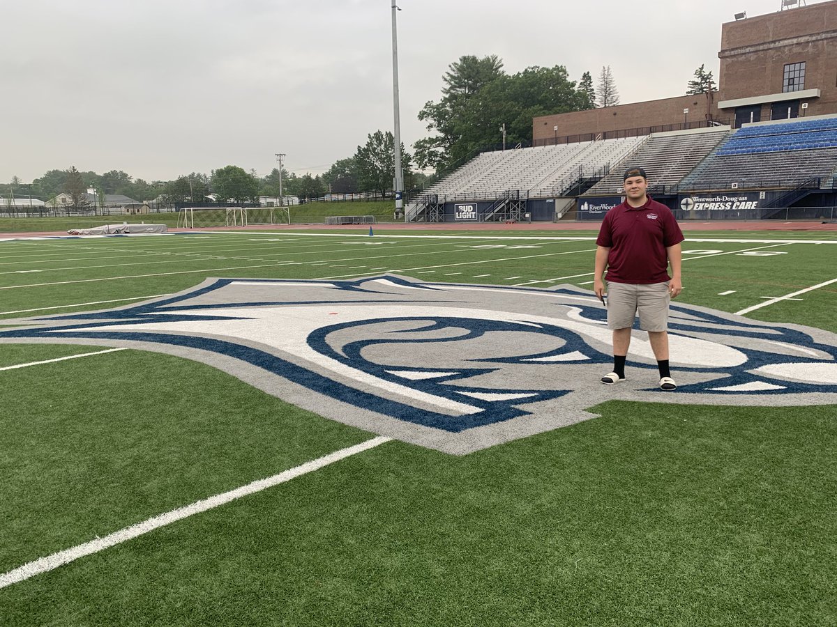 PatHuntVO's tweet image. Congratulations Kevin Hunt! Great things in front of you! @kevinhunt56 @prathleticassoc to The Park Ridge High School Fighting Owls @prowlsathletics @pr_owlsfootball #onceanowlalwaysanowl and now on to the U of New Hampshire 
@UofNH
@UNH_football best of luck and we Love you!!