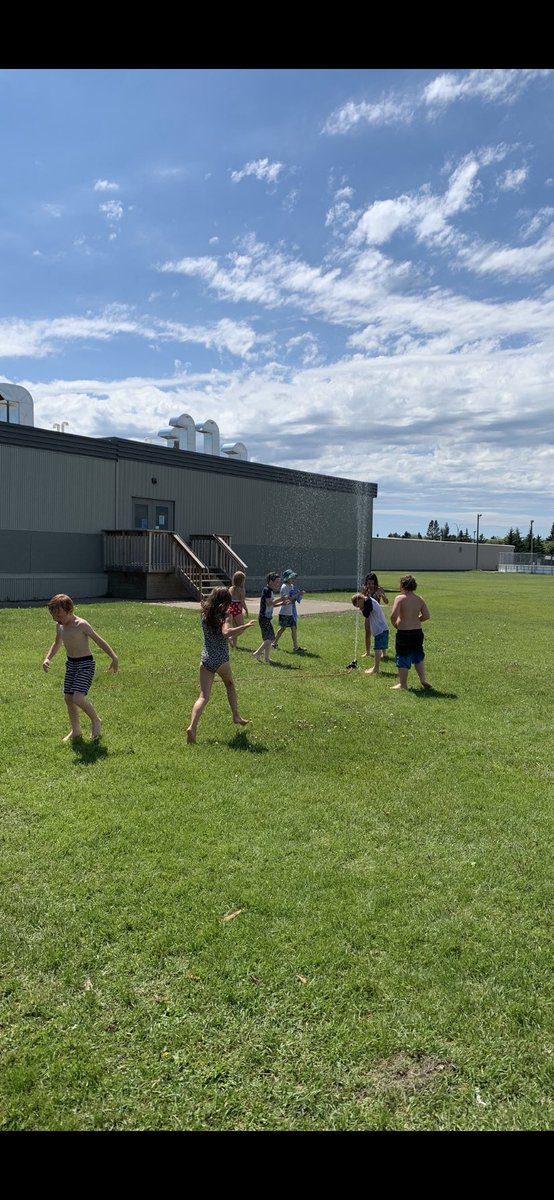 Warmed up just enough in the afternoon for us to pull out the sprinkler!! Great way to end our Tuesday ☀️😎 <a href="/EJSMSchool/">Ecole J S McCormick</a>