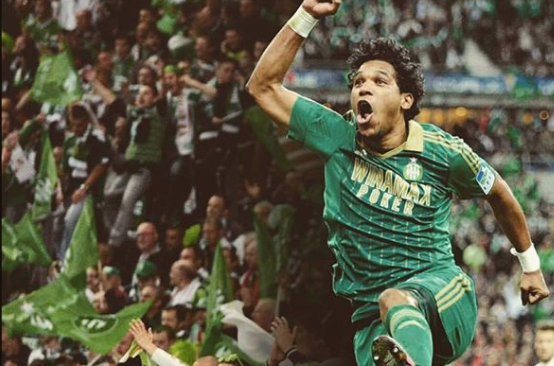 Site_Evect's tweet photo. 🎉Joyeux anniversaire @EvaeversonB9 !
Quel souvenir gardez-vous de l'attaquant brésilien chez les Verts ? #FlashFLash #ClicClic https://t.co/EZdhlptqBx