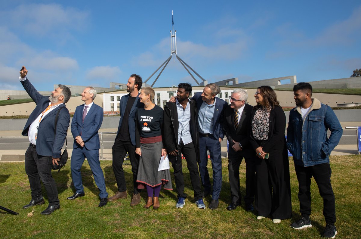 janafavero's tweet photo. Keeping a spotlight on the 230 refugees trapped on PNG/Nauru, over 1,000 living in limbo in the community on temporary visas and 140 still held in detention.
We will keep fighting until you are all free, safe &amp; resettled with a permanent home
#TimeForAHome https://t.co/BsSWDVhhxI