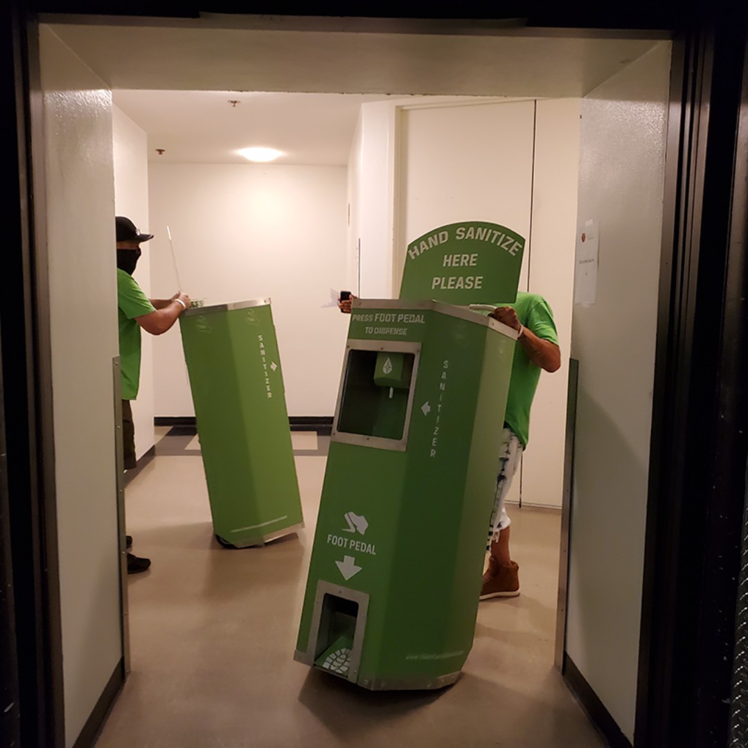 cleanhand_usa's tweet photo. Tired of replacing your #handsanitizing solution. Our stations are built out of aluminum to be durable and last. Capacity to service 8k - 24k uses you won't have to constantly replacing or refilling these units. Brandable and portable. 281 214-6060 https://t.co/4dlUsDnjSA #covid https://t.co/ye1KrqJwui