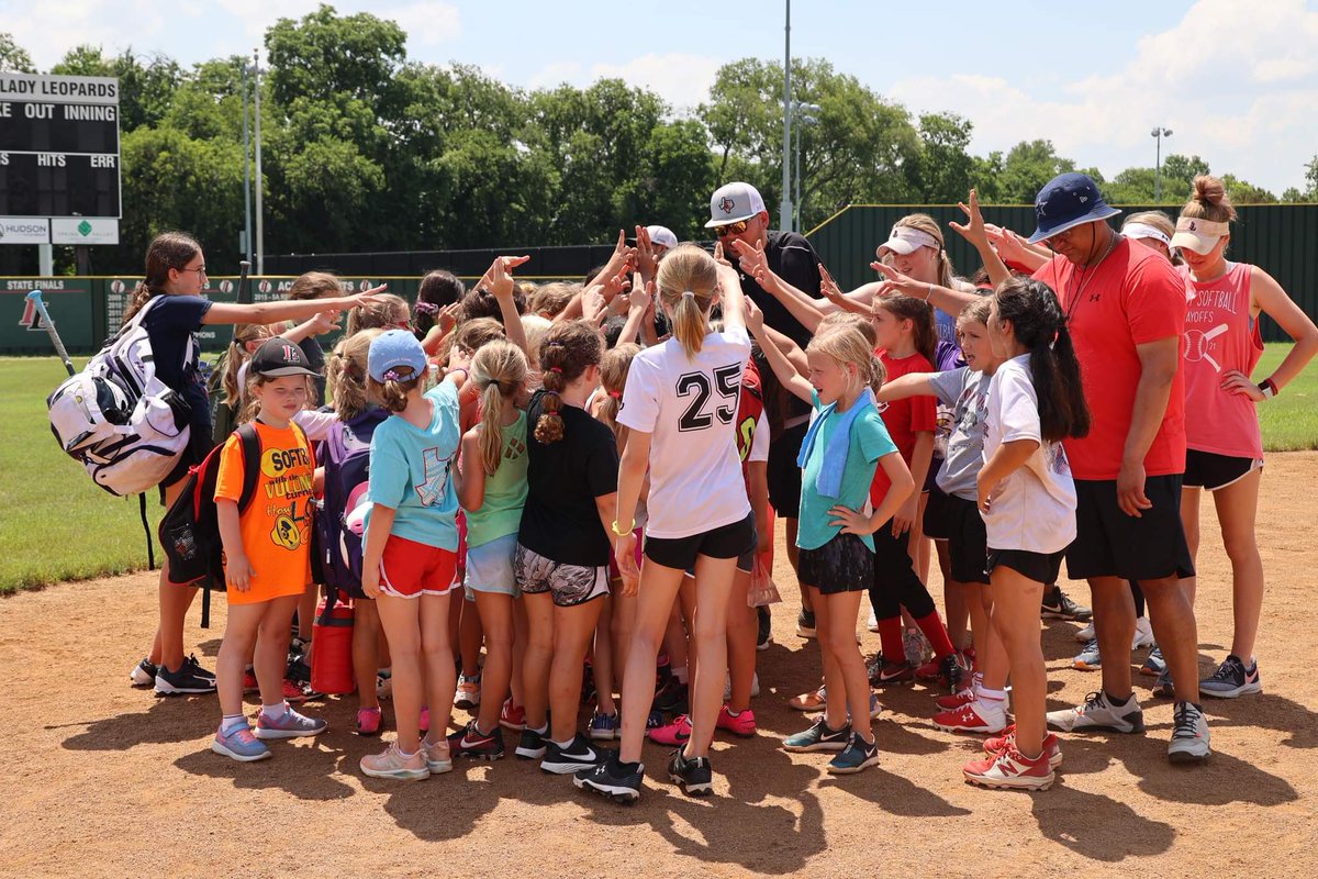 coachDJLopez's tweet photo. Great Day 2 of softball! Having fun and learning the Lovejoy Way! Thanks @kfloo_ @hollymassey1233 &amp; @BaileyB_19 for all your help!  Much appreciated! #championshipmindset #grindin #beHARD #Lp3sports #fortheloveofthegame https://t.co/0NcDcMwOAr