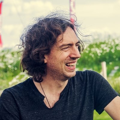Happy birthday Gary Lightbody! Hoping you smile a lot today. 