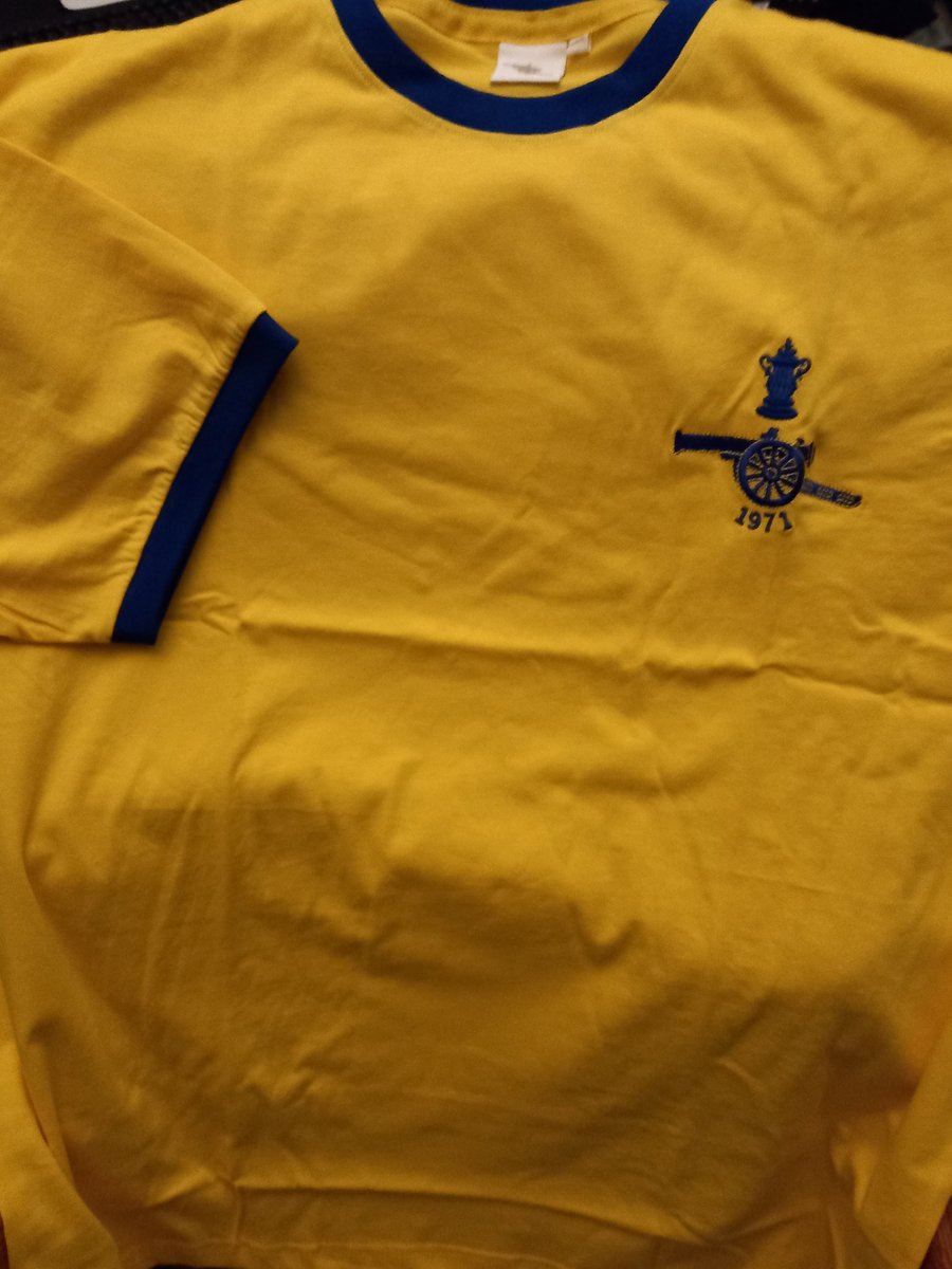 StuckeyHowa's tweet image. Treated myself to these two "Heritage" shirts. Fantastic. Well worth the frosty looks given by my better half.