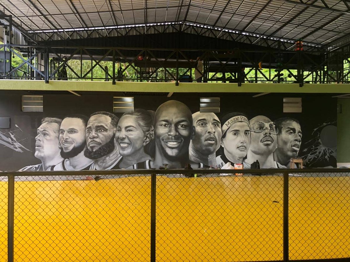 AOPBMAM's tweet photo. Mural da quadra de basquete PRONTO. ✅⛹️
Em Breve Inauguração da mais nova estrutura para o associado, Quadra de Basquete e Academia ! AGUARDEM 🙏🏼⏳
#MichelJordan #LebronJames #StephenCurry #Hortencia #OscarSmith #KobeBryant #MagicPaula #AbdulJabbar #MagicJohnson https://t.co/MvUnNdj1x5