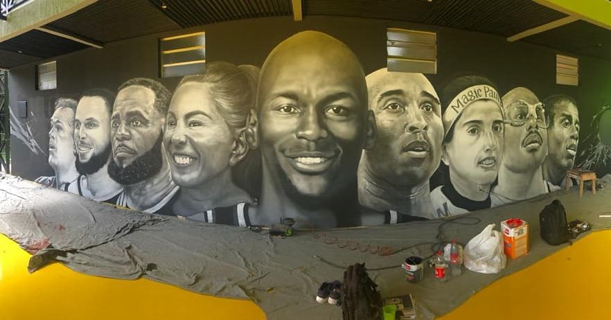 AOPBMAM's tweet photo. Mural da quadra de basquete PRONTO. ✅⛹️
Em Breve Inauguração da mais nova estrutura para o associado, Quadra de Basquete e Academia ! AGUARDEM 🙏🏼⏳
#MichelJordan #LebronJames #StephenCurry #Hortencia #OscarSmith #KobeBryant #MagicPaula #AbdulJabbar #MagicJohnson https://t.co/MvUnNdj1x5