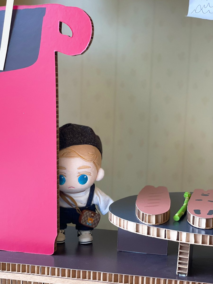 낯가리는 꼬마캡 ( ᵕ̤ ‧̫̮ ᵕ̤ )