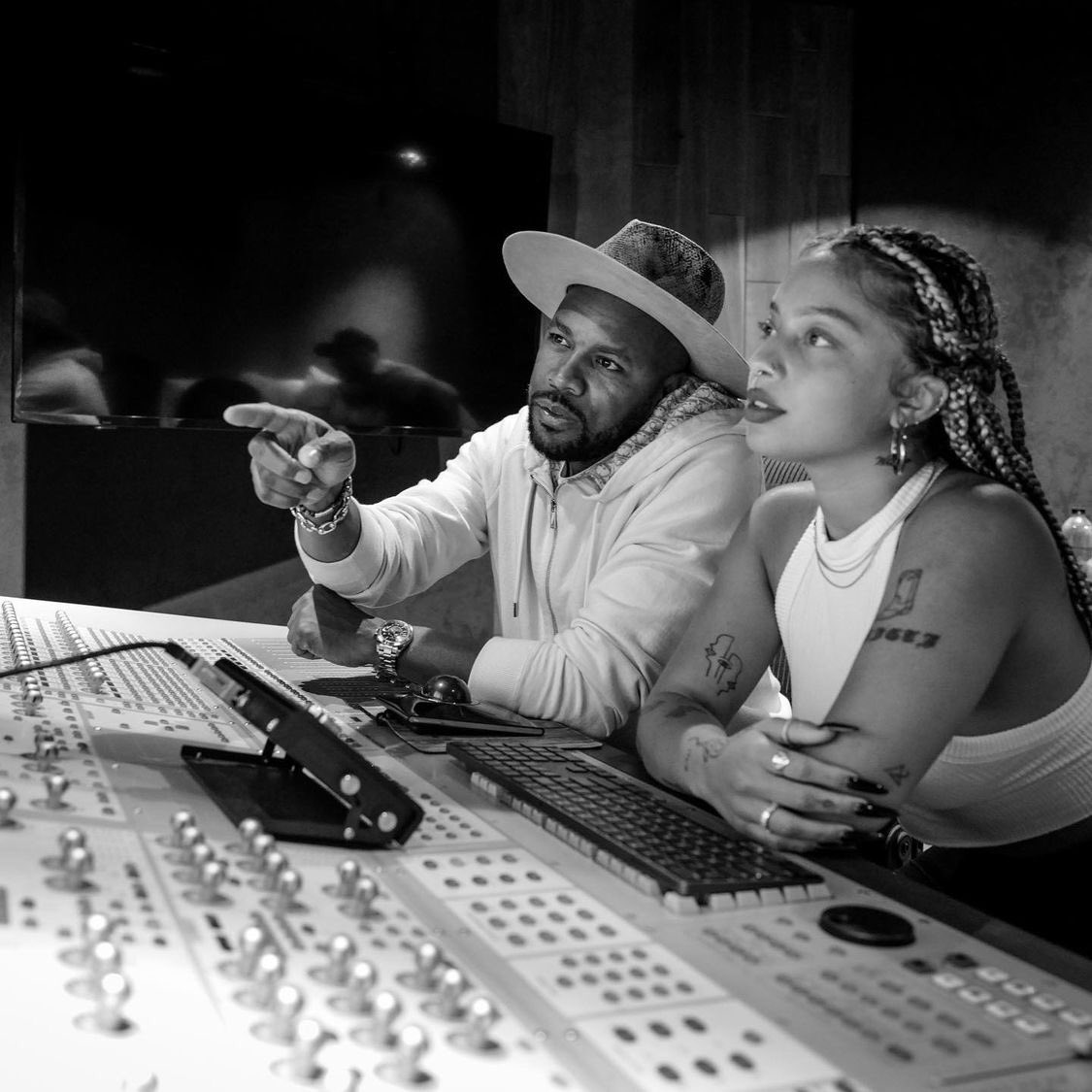 kianasource's tweet photo. Kiana x @dnice https://t.co/1eWoCqKd75