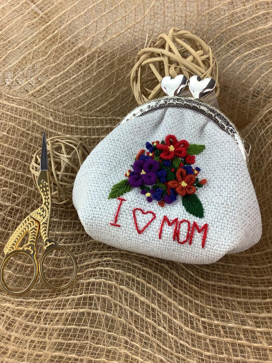 CorinthiaDesign's tweet image. etsy.com/listing/101589…
#supportsmallbusiness #etsyshop  #shopsmall #embroidery  #familybusiness #vintage