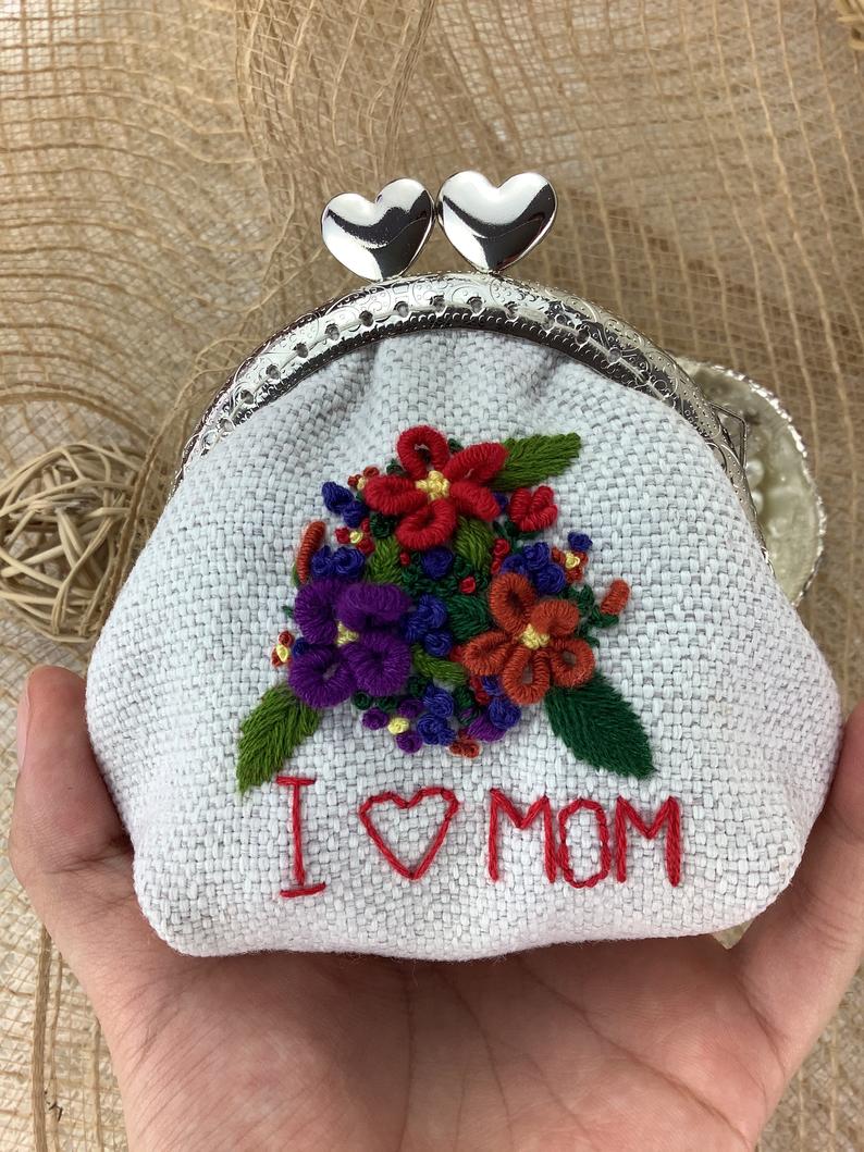 CorinthiaDesign's tweet image. etsy.com/listing/101589…
#supportsmallbusiness #etsyshop  #shopsmall #embroidery  #familybusiness #vintage