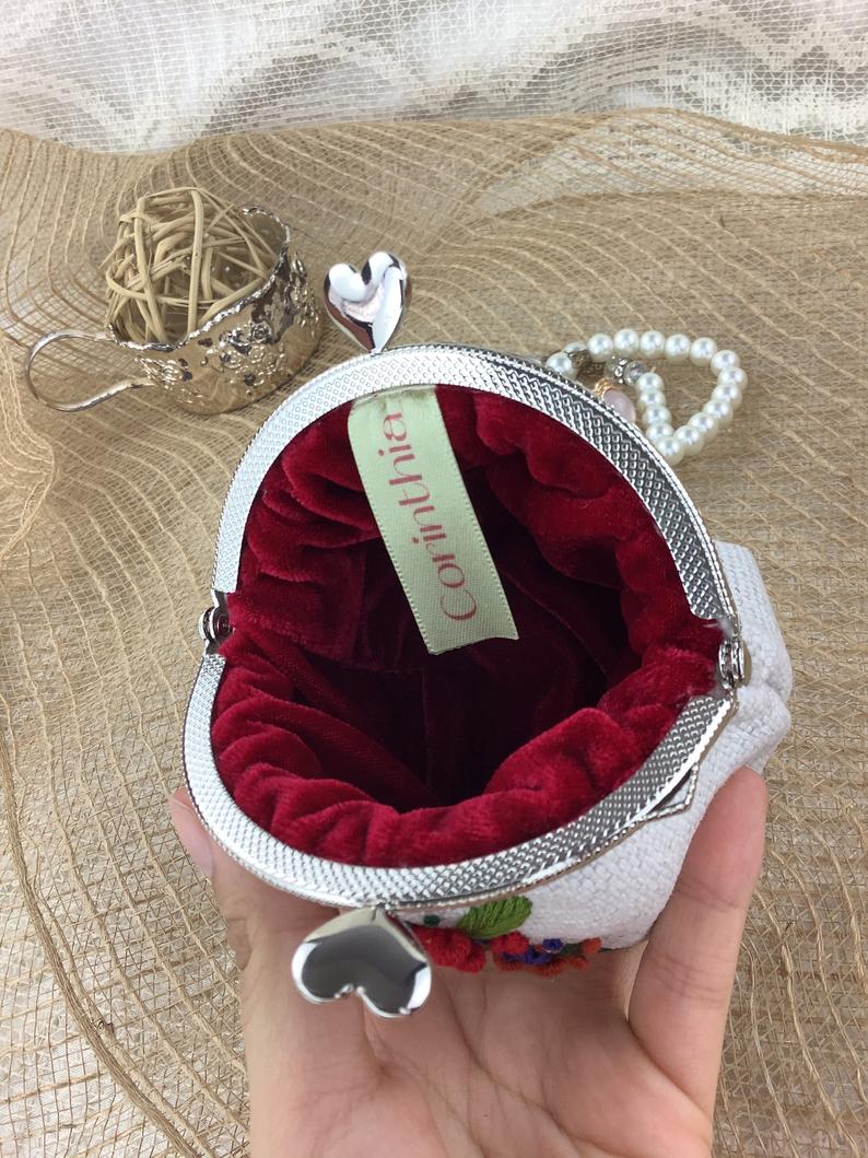 CorinthiaDesign's tweet image. etsy.com/listing/101589…
#supportsmallbusiness #etsyshop  #shopsmall #embroidery  #familybusiness #vintage