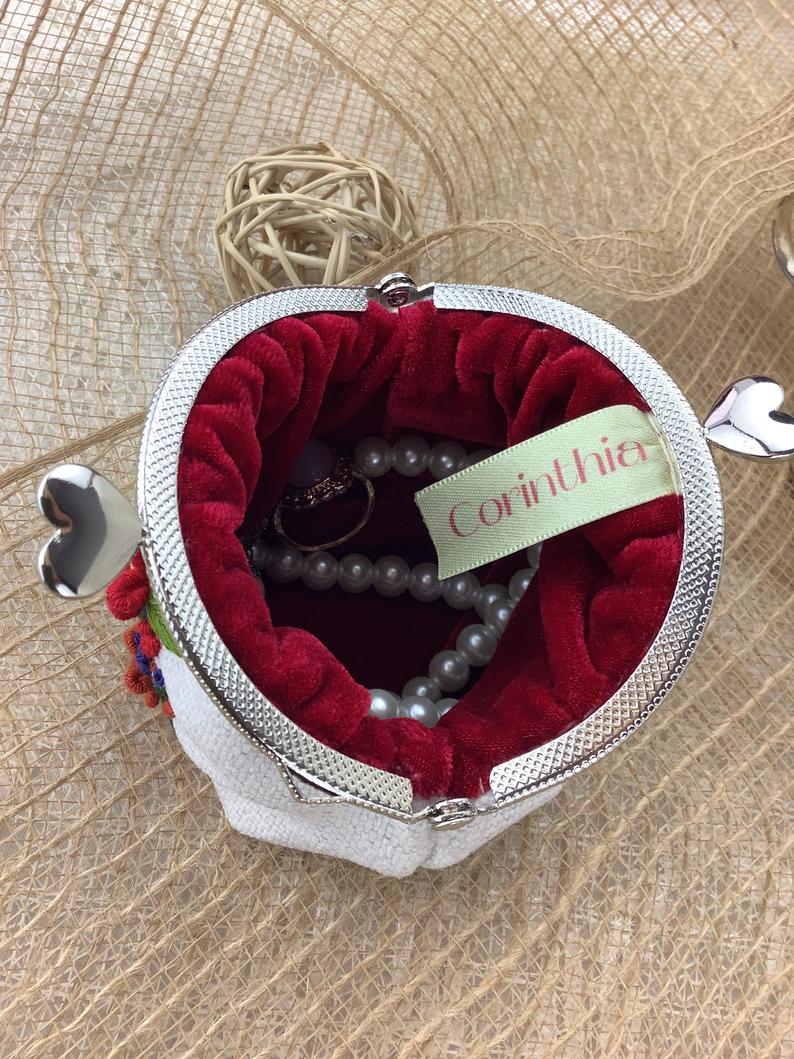 CorinthiaDesign's tweet image. etsy.com/listing/101589…
#supportsmallbusiness #etsyshop  #shopsmall #embroidery  #familybusiness #vintage